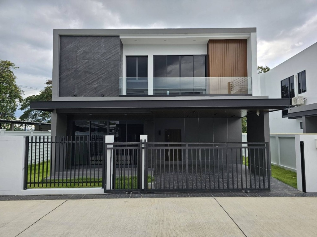 Modern pool villa for sale in Chiang Mai