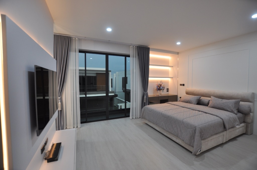 Pool Villa Master Bedroom