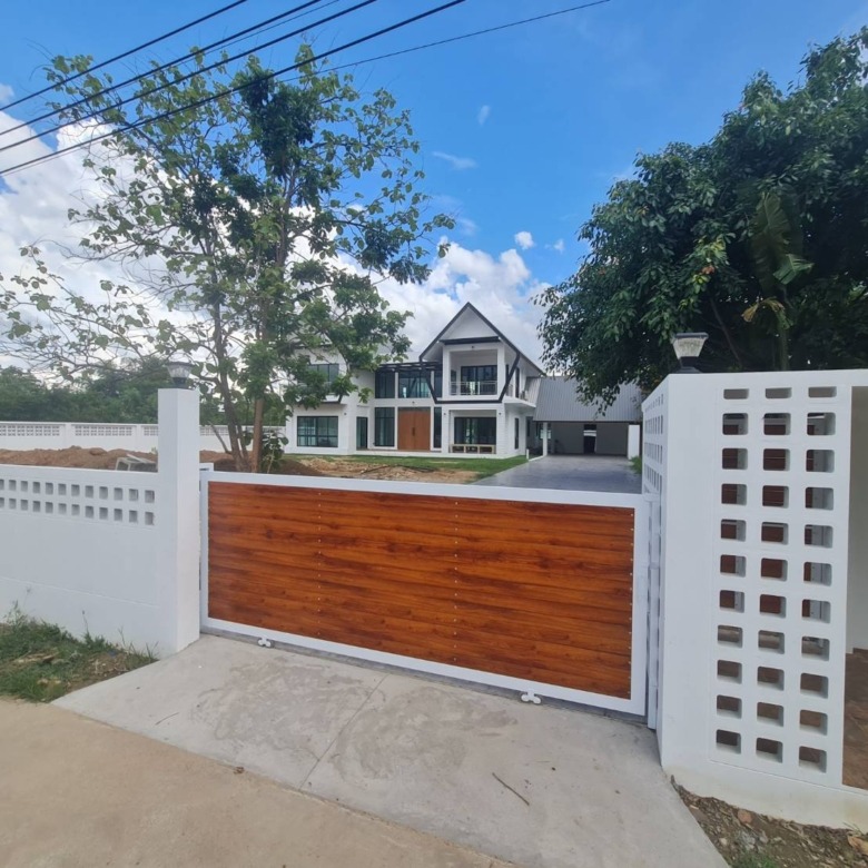 Chiang Mai Land For Sale Large Family Home