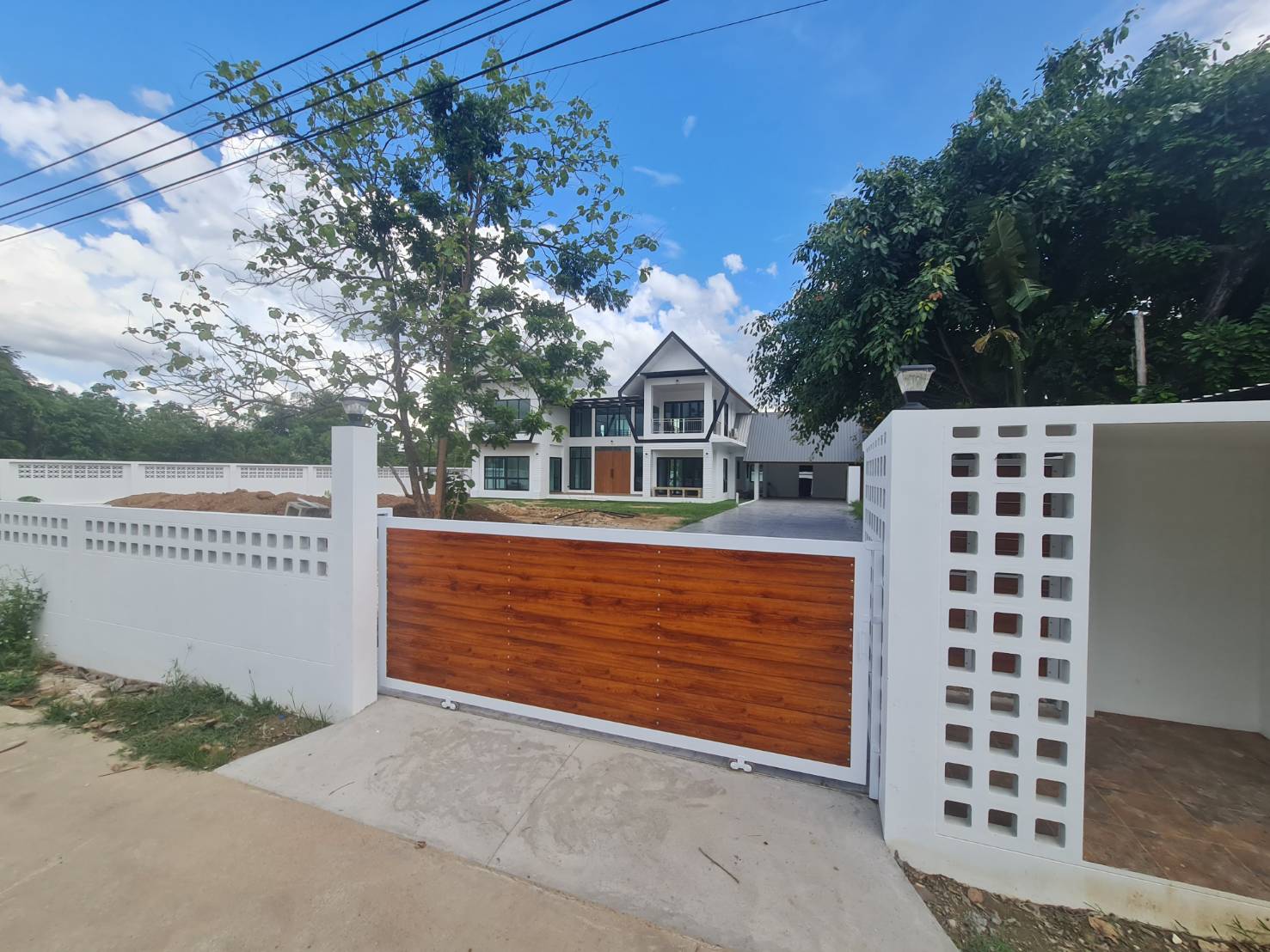 Chiang Mai Land For Sale Large Family Home