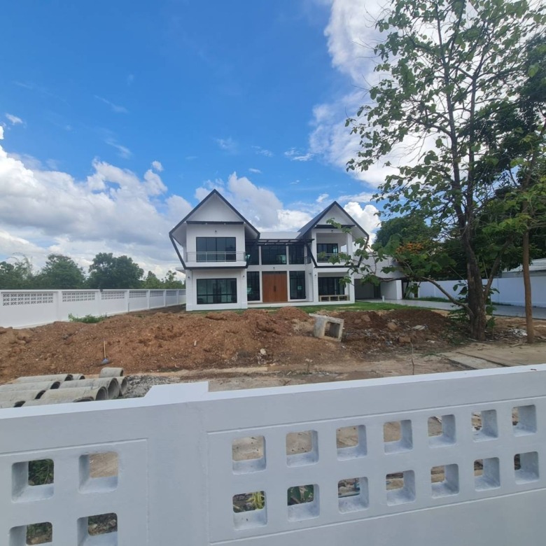 Chiang Mai Land For Sale Large Family Home