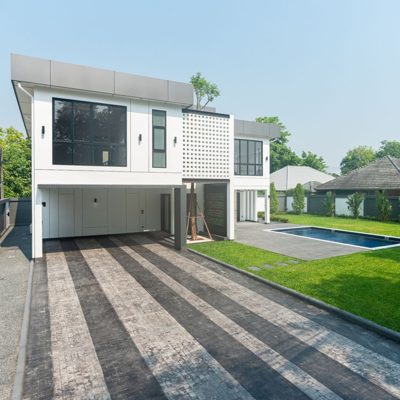 Chiang Mai Modern Pool Villa Driveway