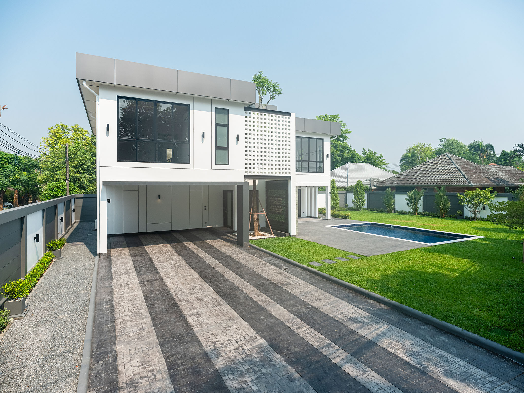 Chiang Mai Modern Pool Villa Driveway