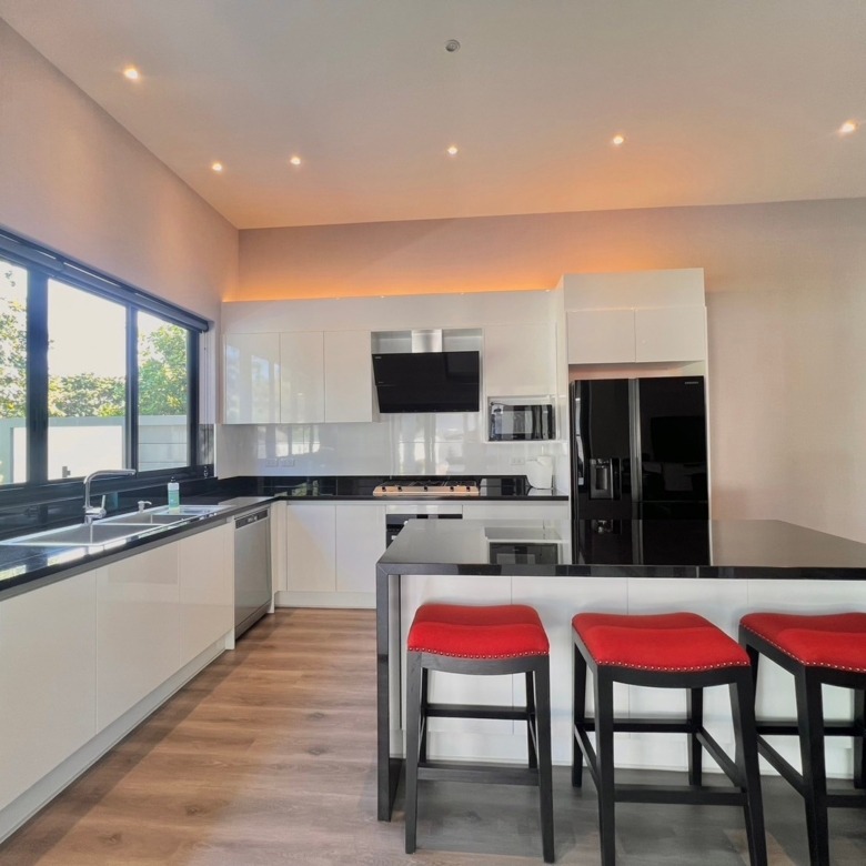 Chiang Mai Family Pool Villa Kitchen