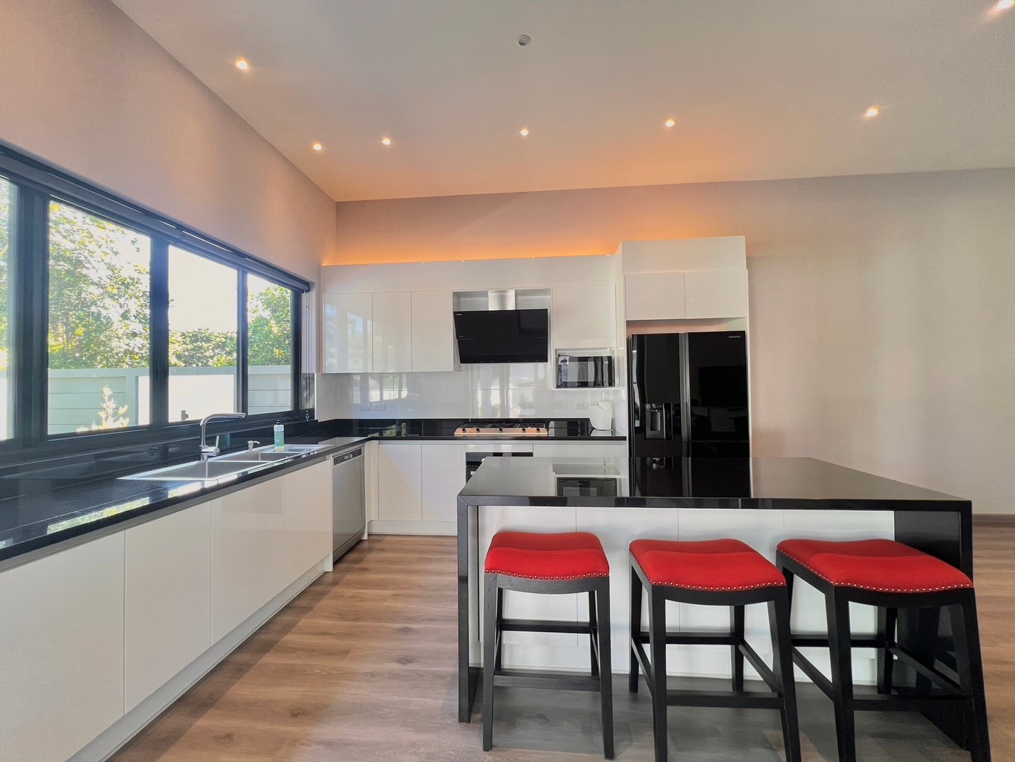 Chiang Mai Family Pool Villa Kitchen