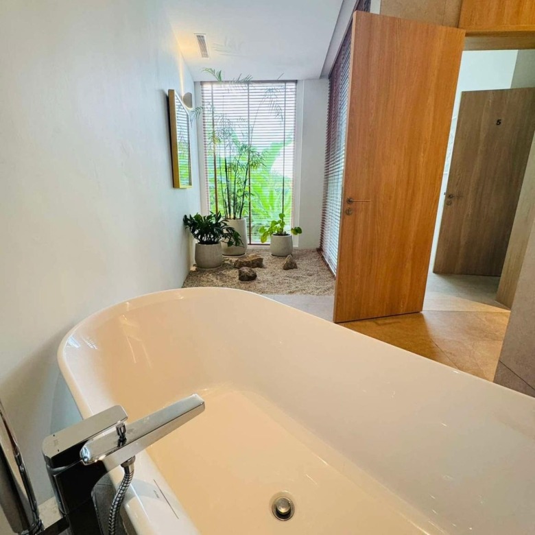 Phuket Luxury Pool Villa Bathroom
