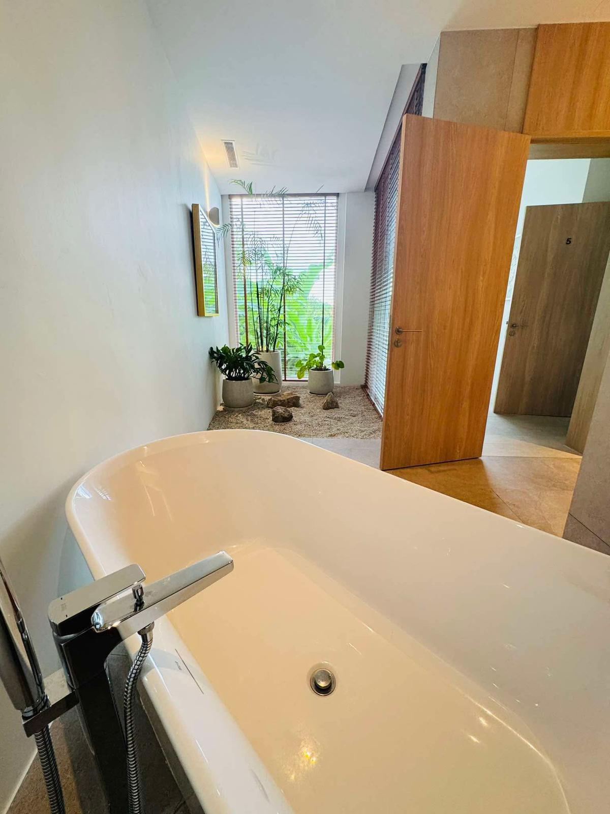 Phuket Luxury Pool Villa Bathroom