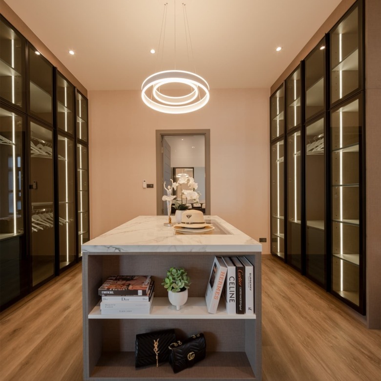 A mordern home for sale in Chiang Mai with dressing area